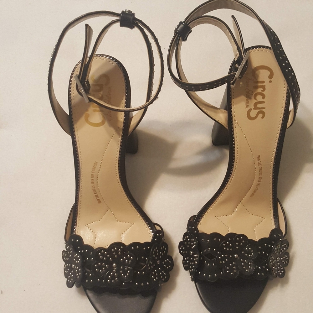 Circus Block Heeled sandal. Black